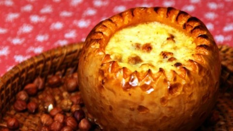 Calabaza horneada con mijo y frutas secas