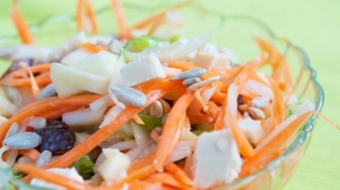Salad with Radish and Nuts
