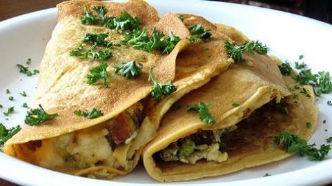 Salad with Egg Pancakes