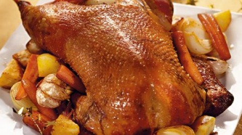 Goose Stuffed with Apples and Potatoes