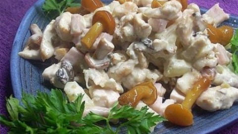 Salad with Chicken and Mushrooms
