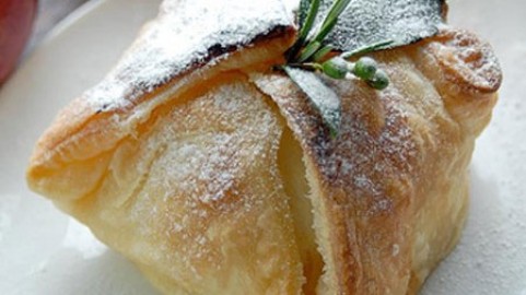 Apples baked in pastry